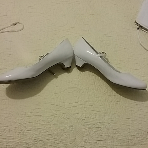 NINA GIRLS shoes plus hat, purse, and necklace - Picture 4 of 8